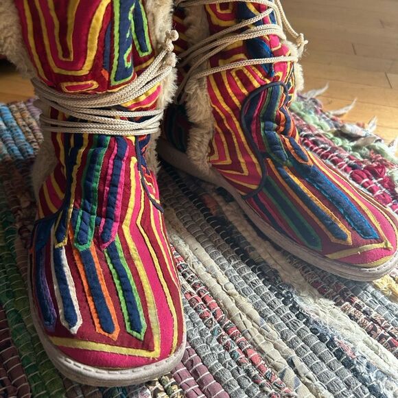 Artemola Handmade Women's Mola Lace Up Boots Size 38 / 8.5 - Picture 4 of 16